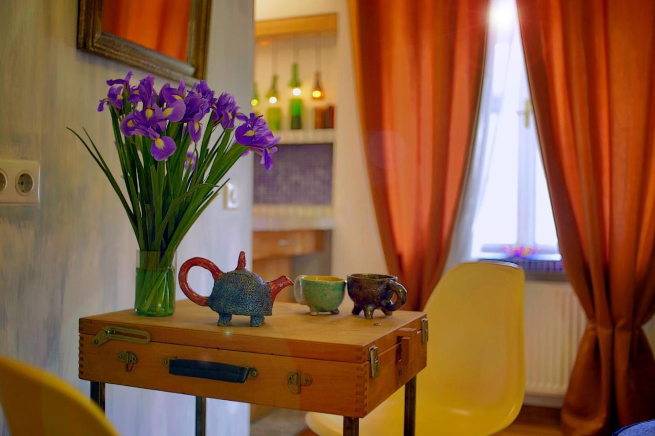 Colors - Ochre Lviv